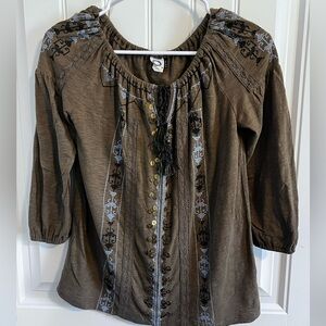 #3877. Akemi & Kin Women's 3/4 Sleeve Green Boho Shirt w/Embroid/Seq/Tassels. S